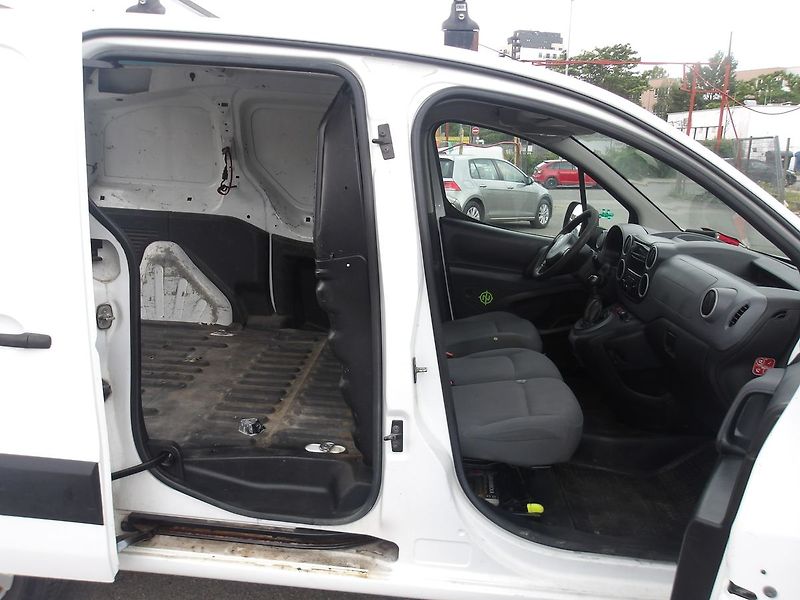 Peugeot Partner 1,6HDi 3 MÍSTA !!! 1.MAJITEL ! - fotka 16 z 30
