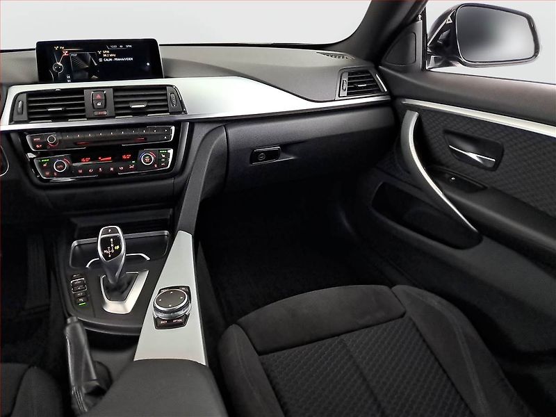 BMW Řada 4 (2016) 435d xDrive - fotka 8 z 22