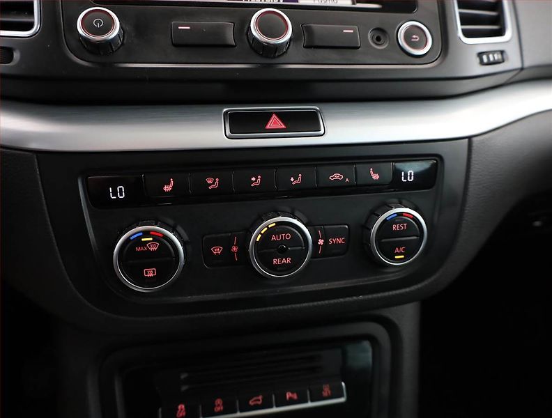 Volkswagen Sharan (2013) 2.0 TDI, 4X4, 7 míst, Kůže - fotka 11 z 23