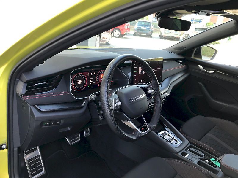 Škoda Octavia (2025) COMBI RS 2,0 TSI 195 KW 7-STUP - fotka 19 z 29