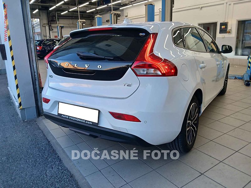 Volvo V40 (2017) 2.0i Momentum, Momentum - fotka 2 z 3