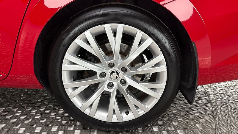 Škoda Superb 2.0 TSI DSG L&K - fotka 19 z 34
