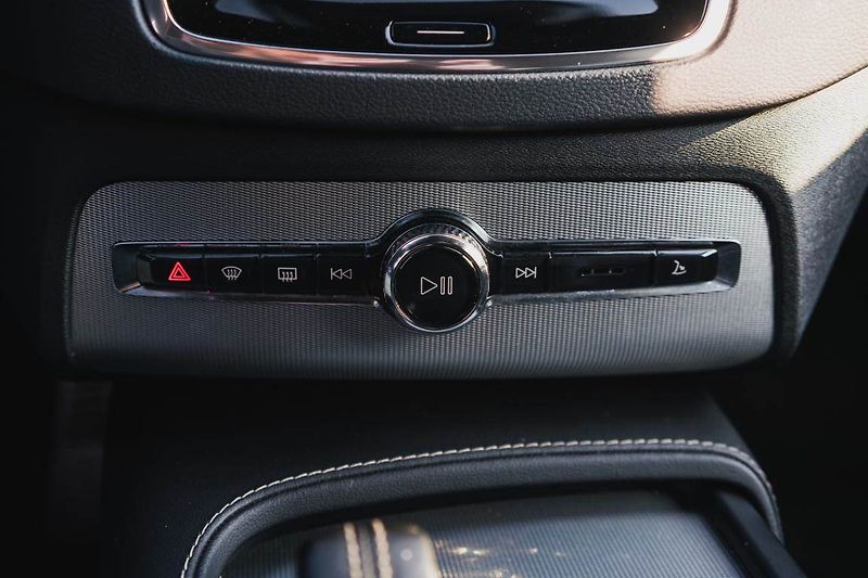 Volvo XC90 (2022) B5 AWD - fotka 23 z 28