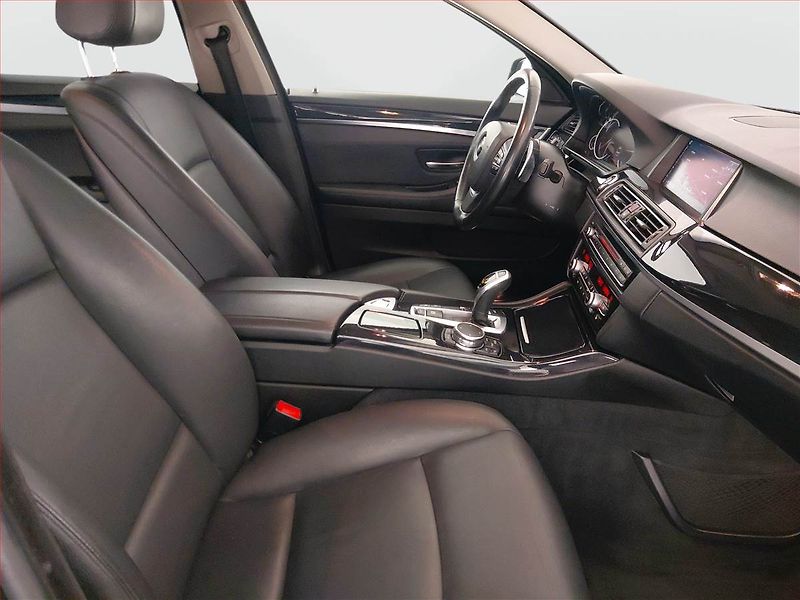 BMW Řada 5 (2015) 525d xDrive, 4X4, Automat - fotka 9 z 25