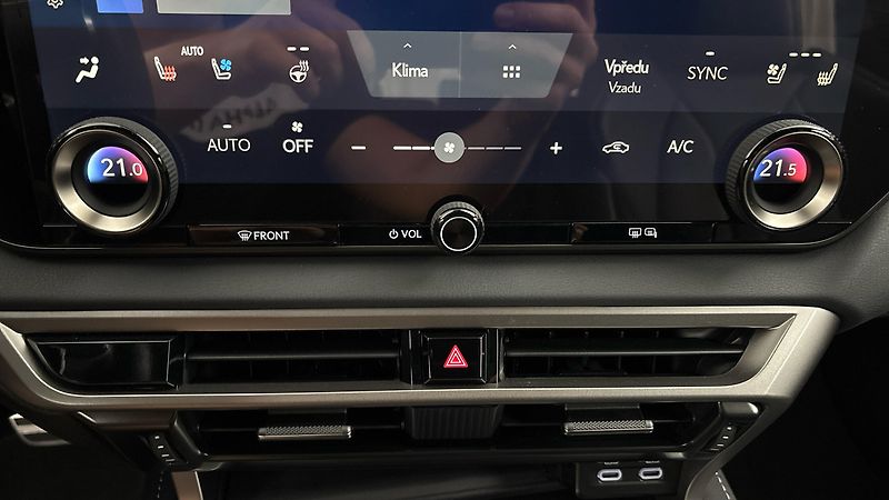 Lexus RX 500h AUT 4x4 F Sport - fotka 13 z 31
