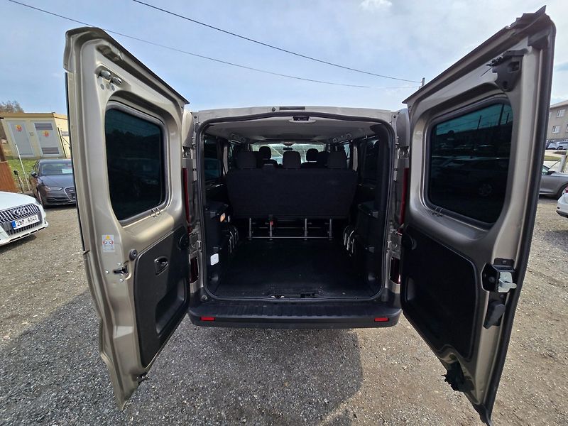 Renault Trafic (2020) 1.6 DCi 8.místn - fotka 17 z 22