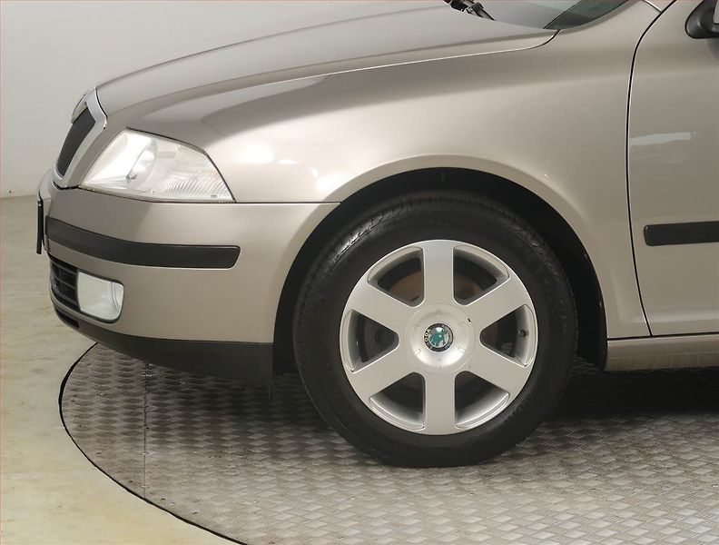 Škoda Octavia (2008) Elegance 1.6, Serv.kniha - fotka 14 z 18