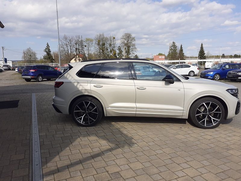 Volkswagen Touareg (2023) 3.0 V 6 TDi R-Line - fotka 3 z 50