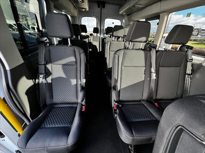 Ford Transit (2025) 2,0 EcoBlue BUS 18míst AUT L4 - fotka 21 z 37