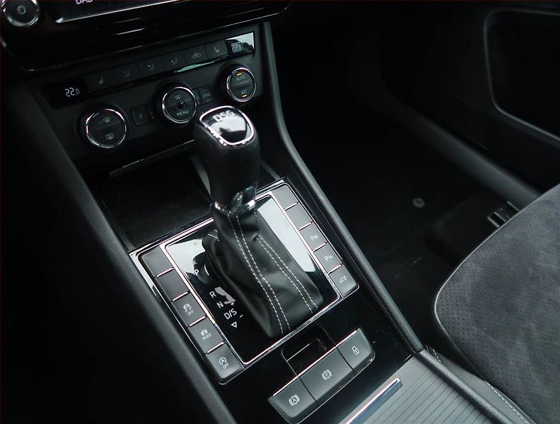 Škoda Superb (2017) Sportline 2.0 TSI, Automat - fotka 13 z 23