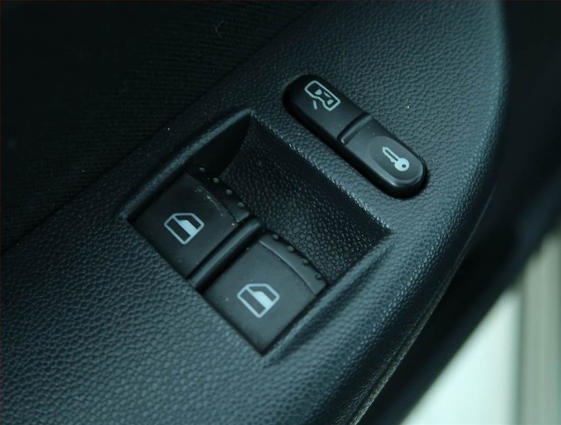 Škoda Fabia (2006) Elegance 1.2 12V, po STK - fotka 13 z 15