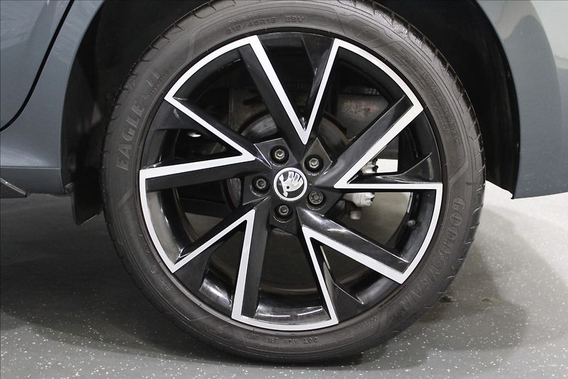 Škoda Kamiq 1,5 TSI 110kW Monte Carlo - fotka 33 z 34