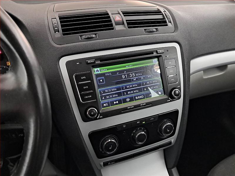 Škoda Octavia (2010) Ambiente 1.4 TSI, Navi - fotka 12 z 15