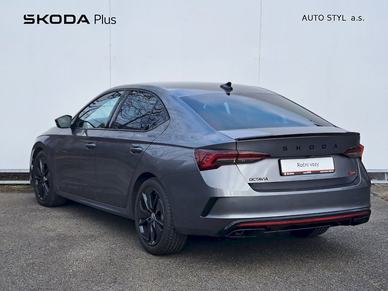 Škoda Octavia (2024) 2.0 TSI RS 195 kW A7F - fotka 8 z 23