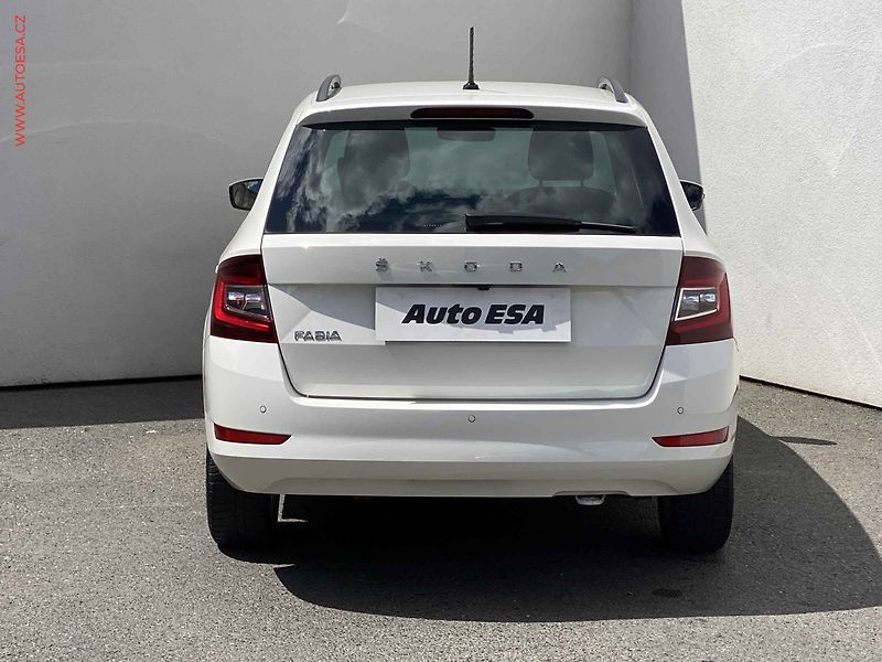 Škoda Fabia (2021) 1.0 TSi, 2.maj,ČR, Style - fotka 5 z 16
