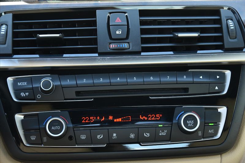 BMW Řada 4 428i 180kW SERVISNÍ KNIHA ČR - fotka 21 z 25