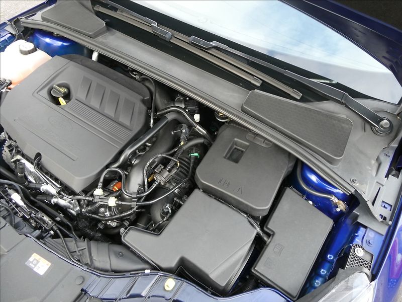 Ford Focus 1,5 110kW 1.MAJITEL, SERVISKA - fotka 37 z 48