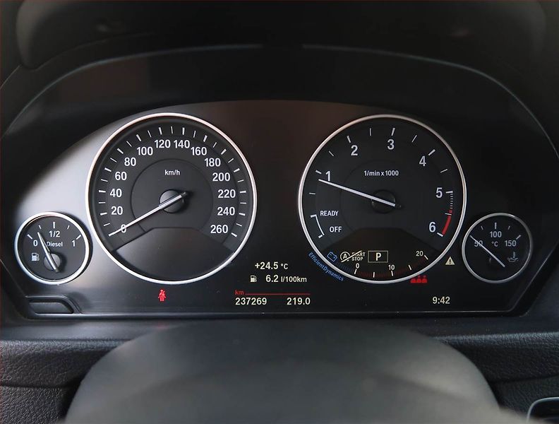 BMW Řada 3 (2017) 320 d xDrive, 4X4, Automat - fotka 11 z 20