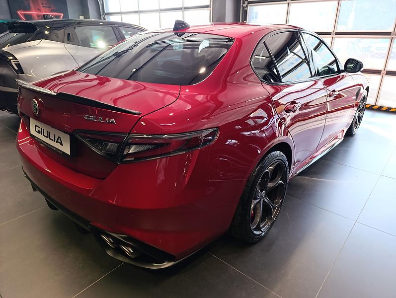 Alfa Romeo Giulia (2026) Quadrifoglio 2.9 V6 Turbo 520K - fotka 12 z 36