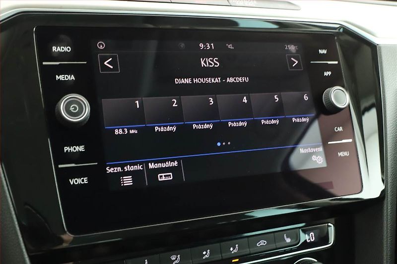 Volkswagen Passat (2018) 2.0 TDI, Kůže, Tempomat - fotka 17 z 21