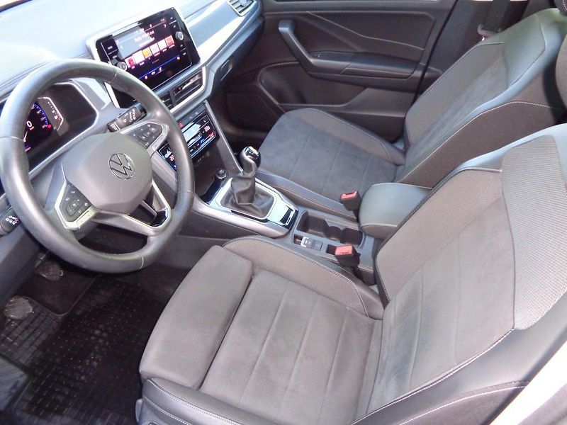 Volkswagen T-Roc 1.5 TSI Style 110 kW M6F - fotka 10 z 30