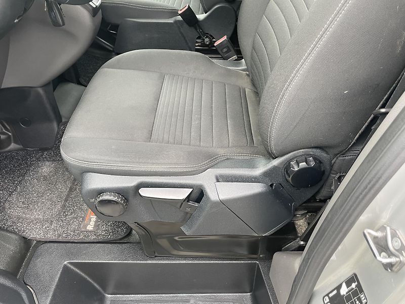 Ford Transit 2.0TDCi 130PS CONECT KARMANN - fotka 79 z 185