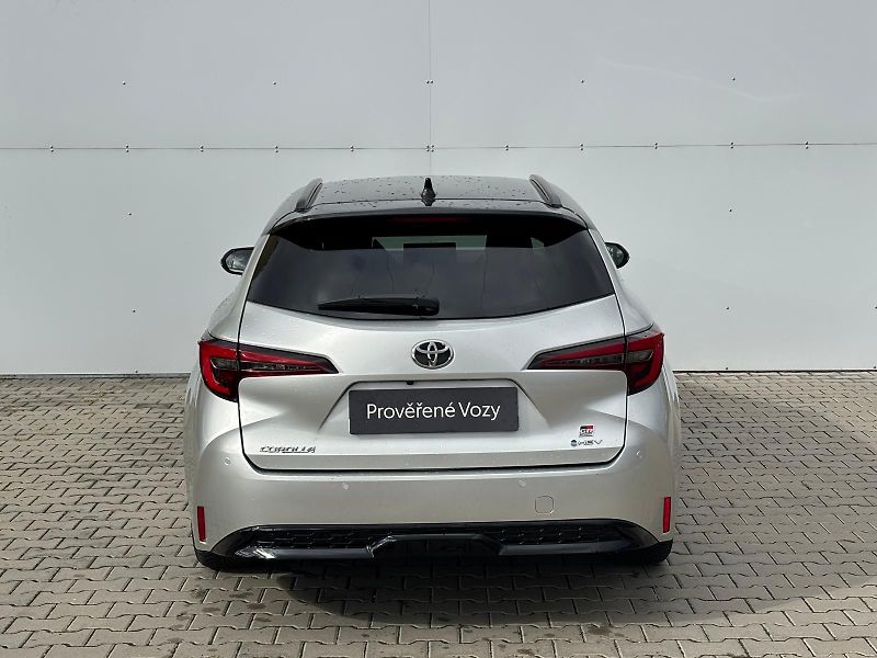 Toyota Corolla 1.8 HSD e-CVT GR Sport - fotka 9 z 28