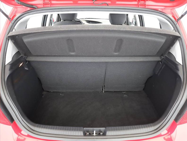 Hyundai i20 (2012) 1.2, po STK, jezdí výborně - fotka 12 z 12
