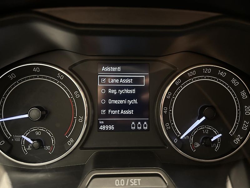 Škoda Scala 1.0 TSI Ambition - fotka 16 z 22