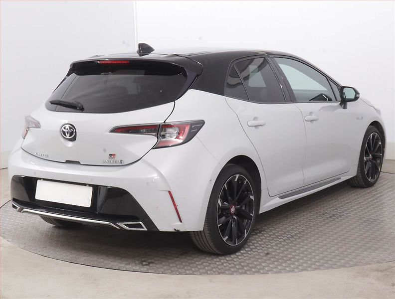 Toyota Corolla (2020) 1.8 Hybrid - fotka 5 z 16
