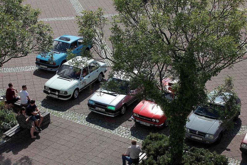 Již 8. ročník tradičního zlínského setkání všech majitelů vozů značky Škoda vyrobených do roku 1994. Náměstí Míru ve Zlíně.