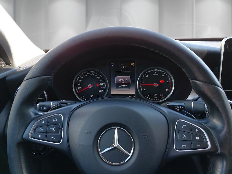 Mercedes-Benz Třídy C (2016) 220 D 125 kW Black Edition - fotka 16 z 23