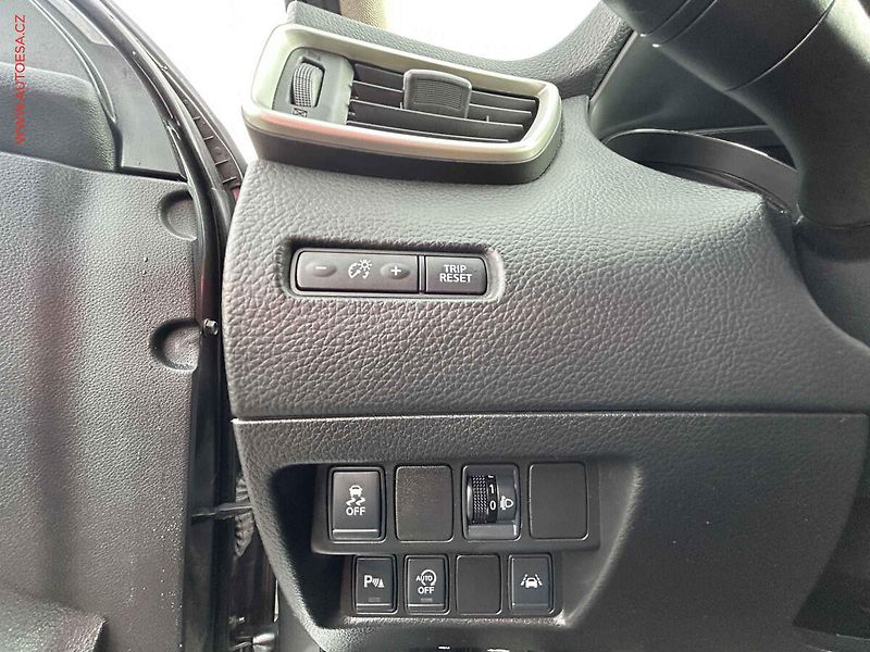 Nissan Qashqai (2014) 1.2 DiG-T, AC, park. kamera - fotka 14 z 20