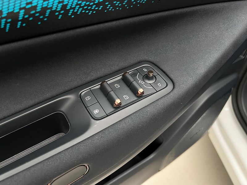Lynk & Co 08 (2026) MORE PHEV - fotka 23 z 57