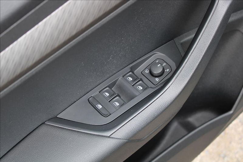 Škoda Karoq 2,0 TDi  DPH, ČR, SERVISKA - fotka 14 z 33