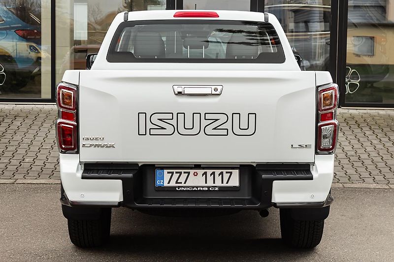 Isuzu D-Max 1,9 D AT 4x4  LSE DoubleCab - fotka 6 z 19