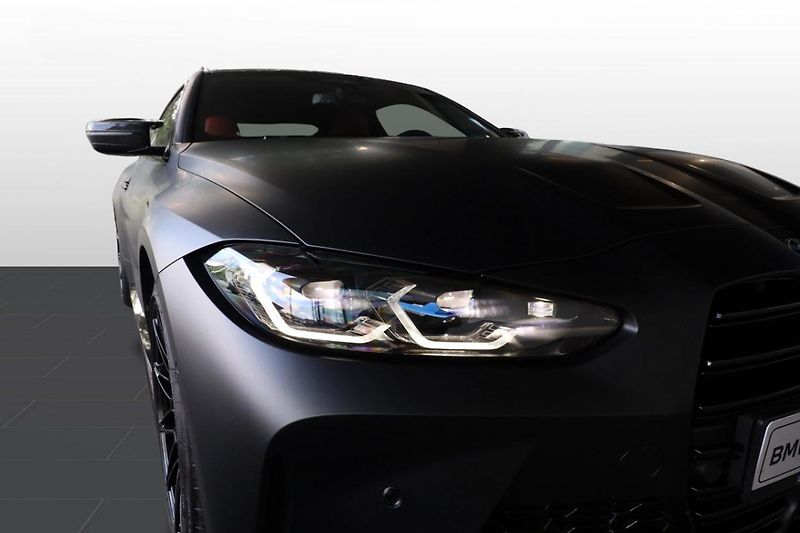 BMW M4 Competition M xDrive - fotka 27 z 35