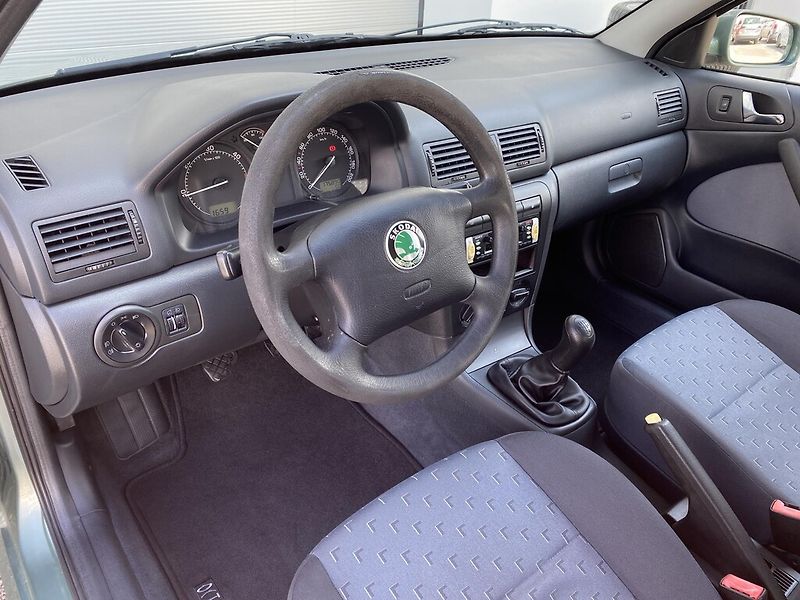 Škoda Octavia 1,9 SDI 50 kW Ambiente - fotka 7 z 22