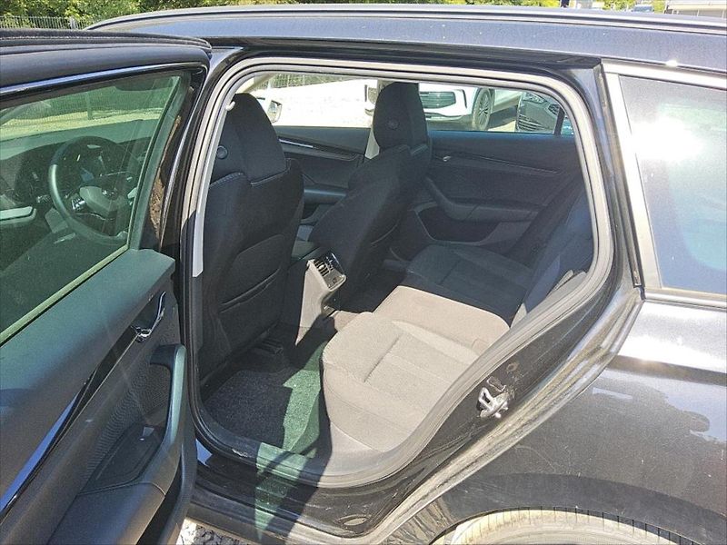 Škoda Octavia 2,0 TDI,TAŽNÉ,MATRIX - fotka 7 z 9