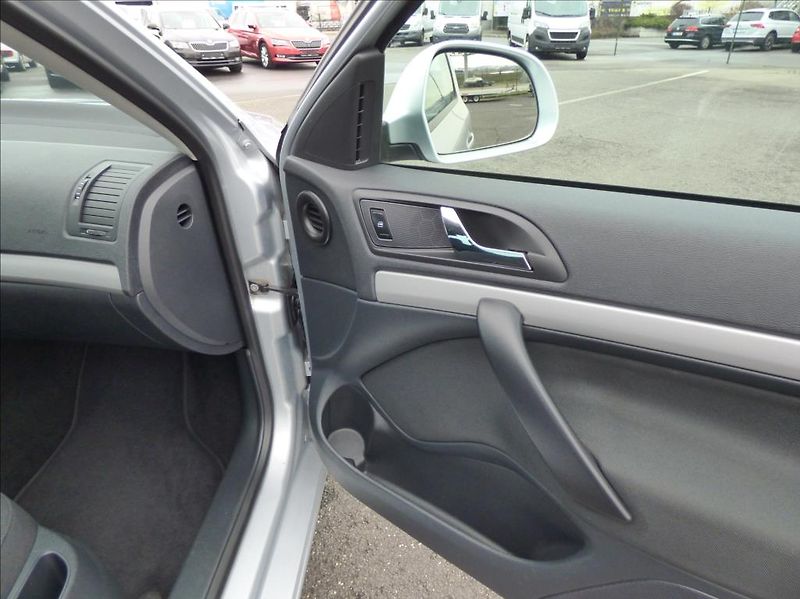 Škoda Octavia 2,0 TDI,4x4,Xenon,Elegance Edi - fotka 46 z 53