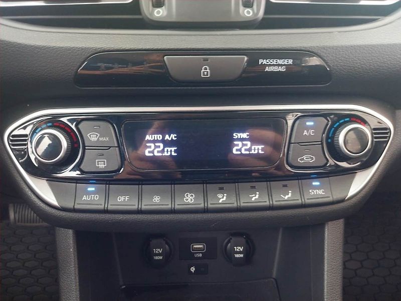 Hyundai i30 (2023) Smart 1.0 T-GDI - fotka 17 z 18