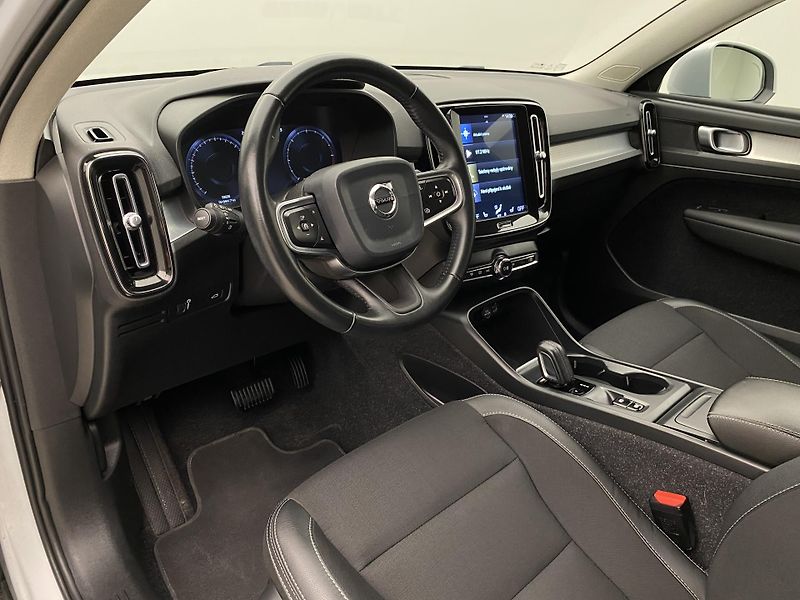 Volvo XC40 D3 MOMENTUM AUT  - fotka 3 z 45