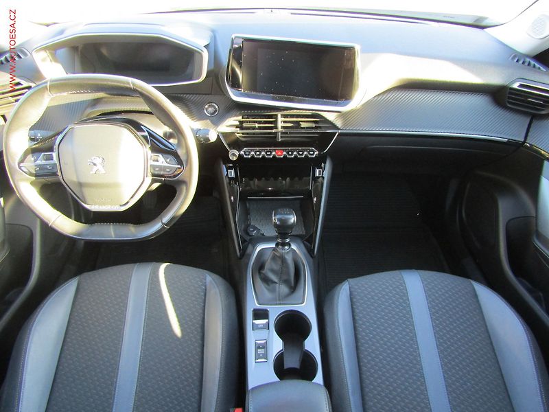 Peugeot 2008 (2020) 1.2PT, ČR, LED - fotka 8 z 21
