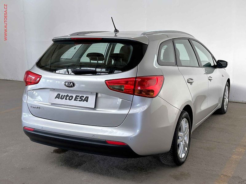 Kia Ceed (2013) 1.4 i - fotka 4 z 14