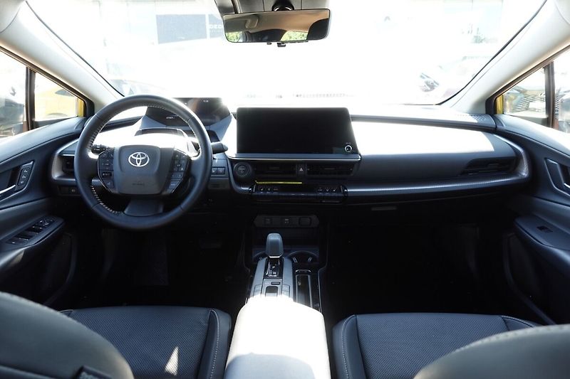 Toyota Prius 2.0 PHEV Executive sada komple - fotka 19 z 35
