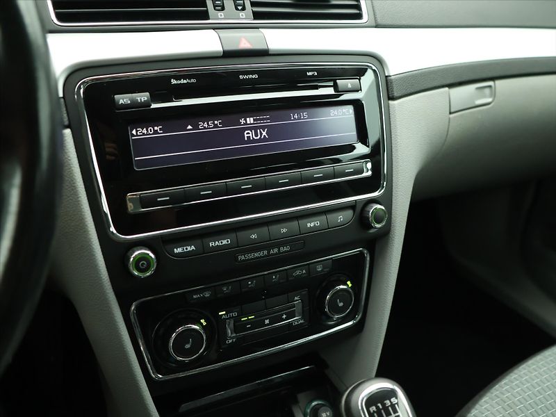 Škoda Superb 2,0 TDI 103kW Ambition Tažné - fotka 18 z 31