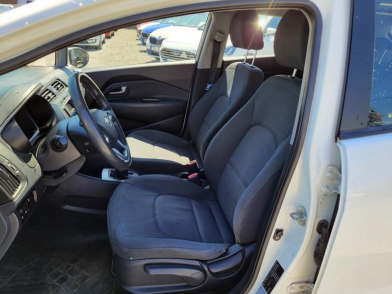 Kia Rio 1.4 i DOHC 16V 80kW - fotka 7 z 35