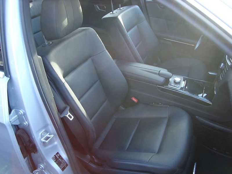 Mercedes-Benz Třídy E (2008) E 500,1.Maj. v ČR,Servisní k. - fotka 44 z 74