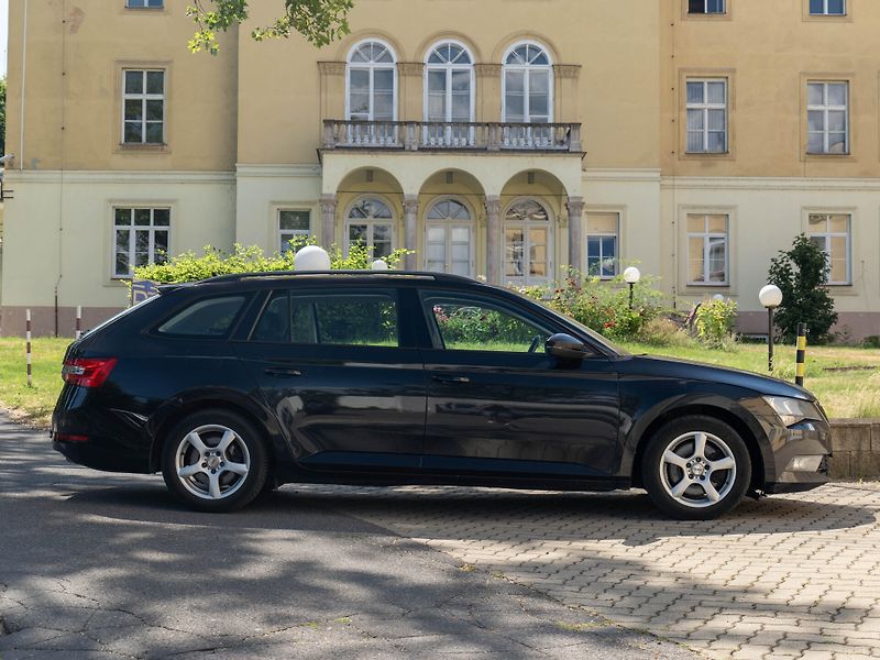 Škoda Superb 1.4 TSI Smartlink DAB PDC - fotka 5 z 28