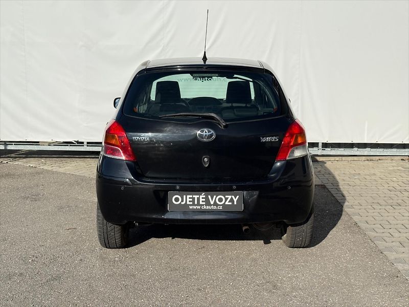 Toyota Yaris 1,3 Terra Cool - fotka 5 z 13